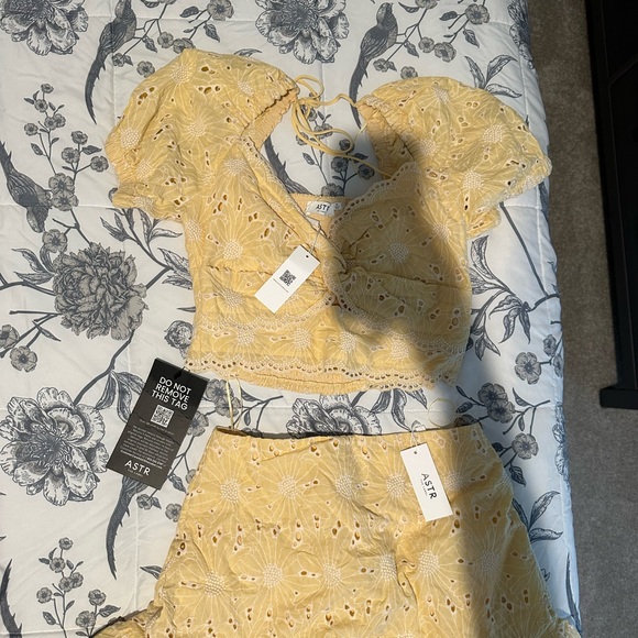 ASTR Floral Yellow Eyelet Skirt and Twist front top - Picture 4 of 8